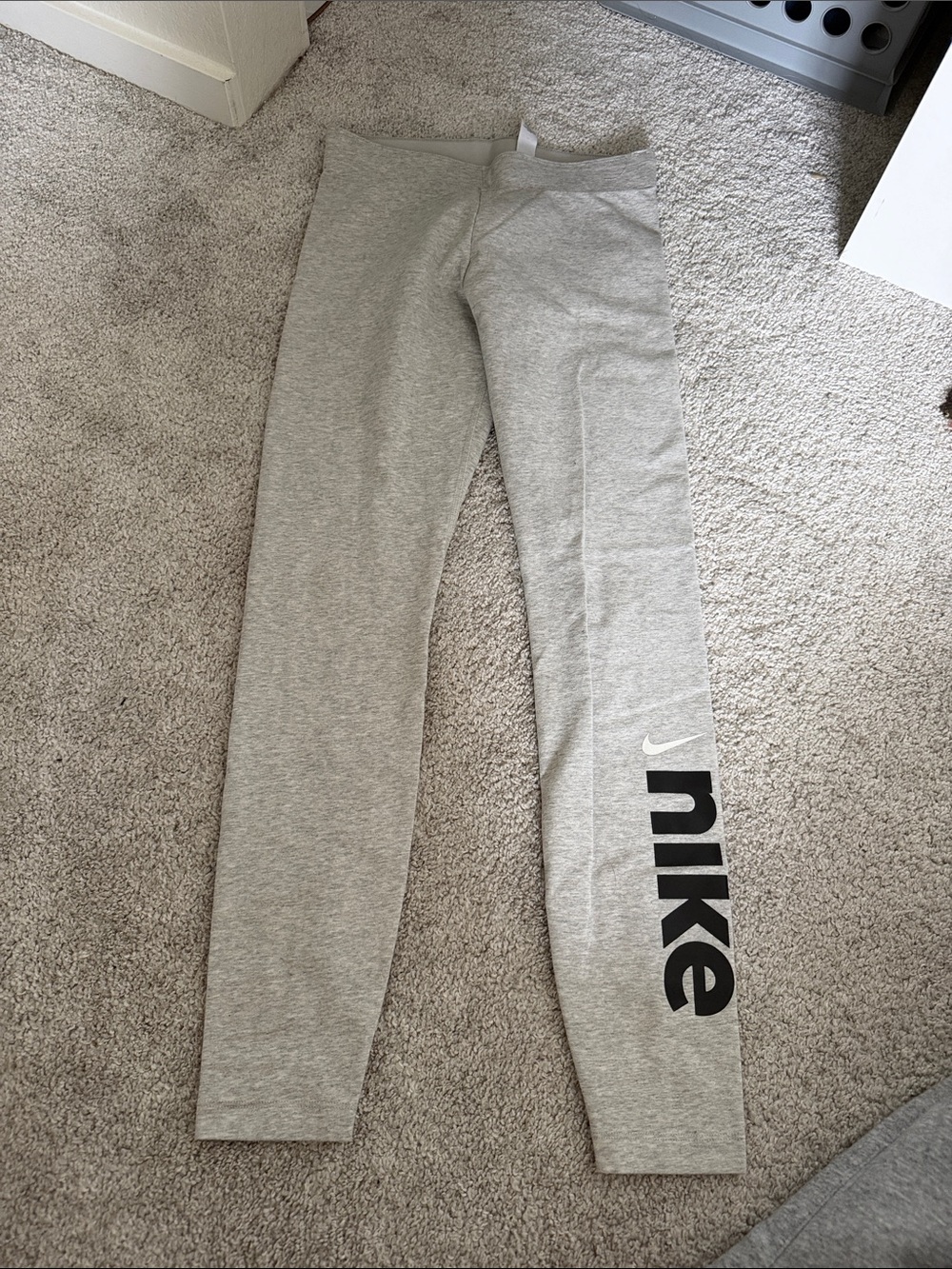 Nike Gray Logo Girls' Leggings with Bold Side Swoosh